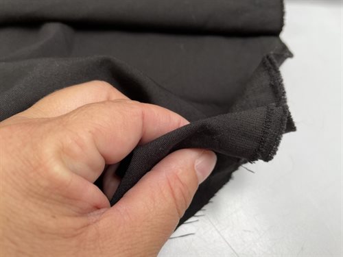 Heavy gabardine - krølfri buksestof i twill look og i sort